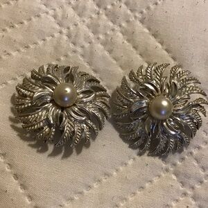 Elegant Silver and Pearl Earrings. Click